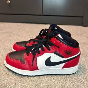 Size 6Y - Nike Air Jordan 1 Mid GS Chicago Black Toe Red White